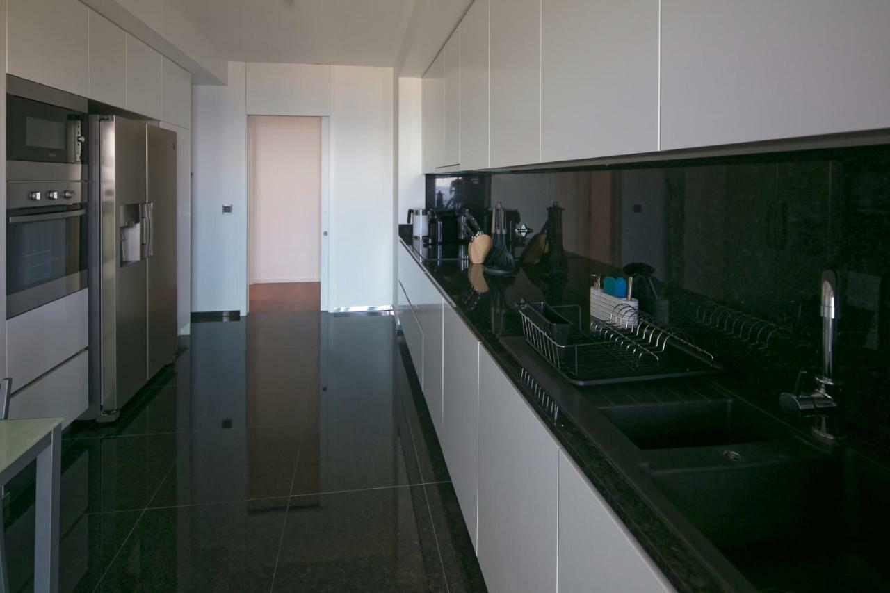 Spacious Luxury With A Great View, Funchal, Free Wifi And Parking Apartment *