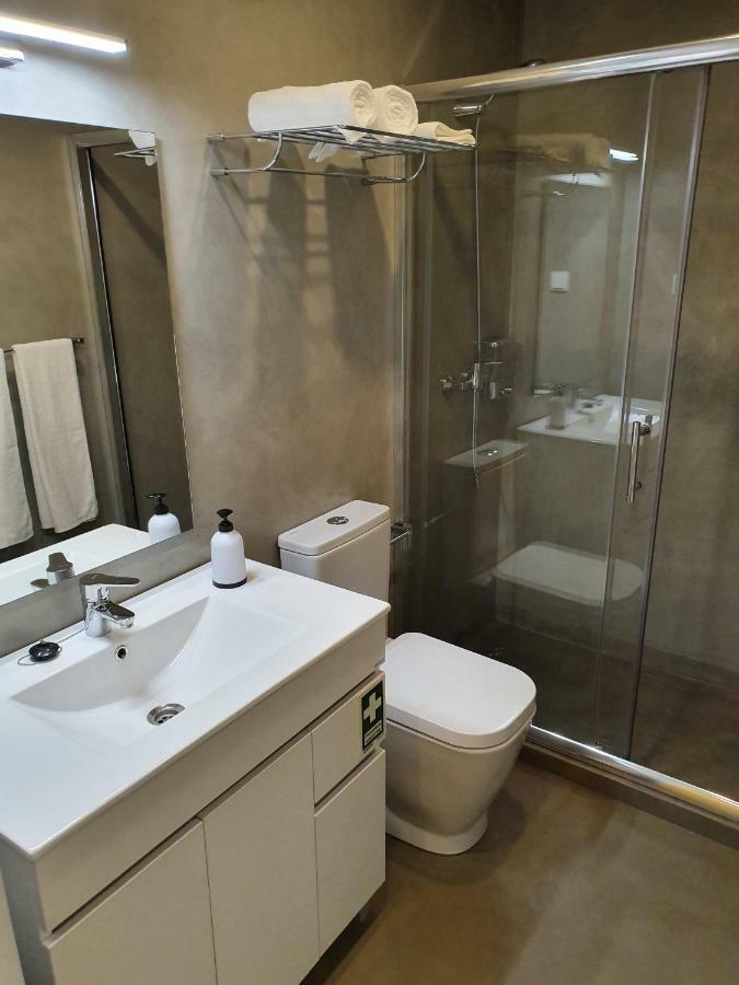 Agnelo Comfort - H V Guest house