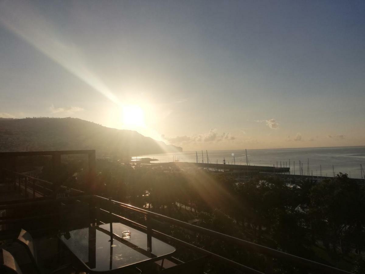Marina Club *