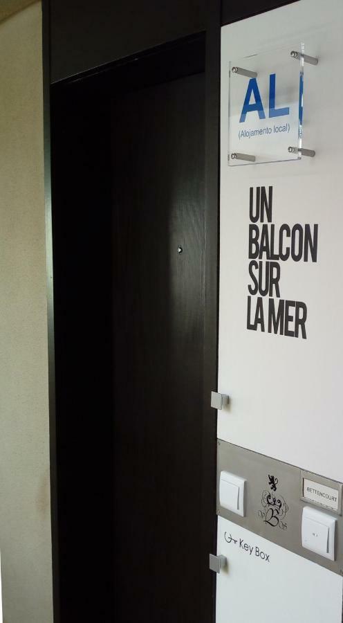 Un Balcon Sur La *