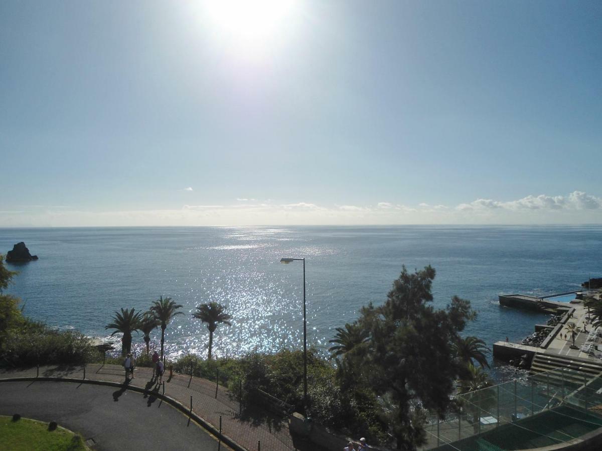 Apartment Sunny By The Sea With A Pool