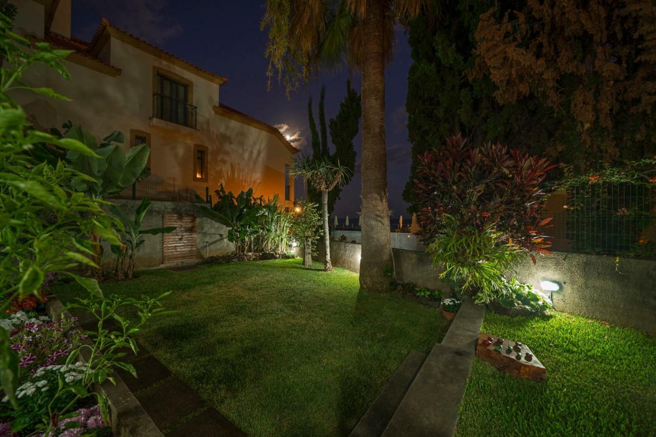 Casa Do Lido By An Island * Funchal (Madeira)