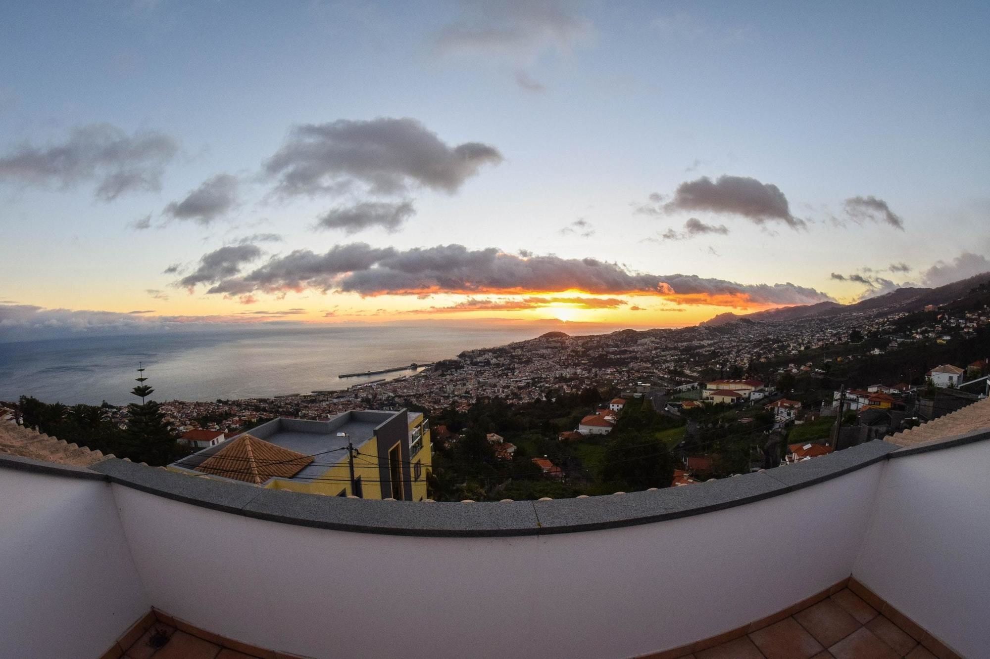 With 3 Bedrooms In With Wonderful Sea View Private Poo * Funchal (Madeira)
