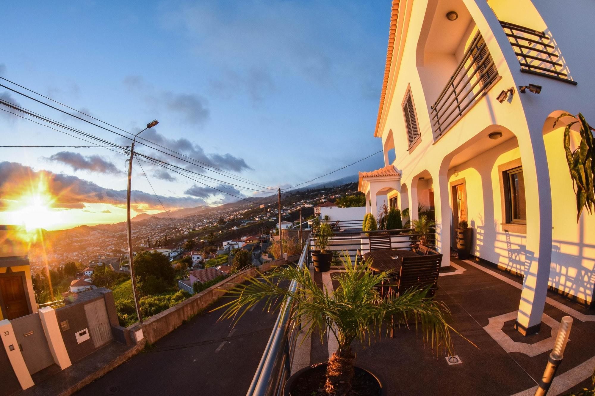 With 3 Bedrooms In With Wonderful Sea View Private Poo * Funchal (Madeira)