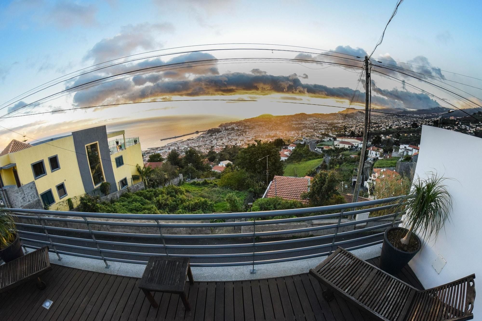 With 3 Bedrooms In With Wonderful Sea View Private Poo *