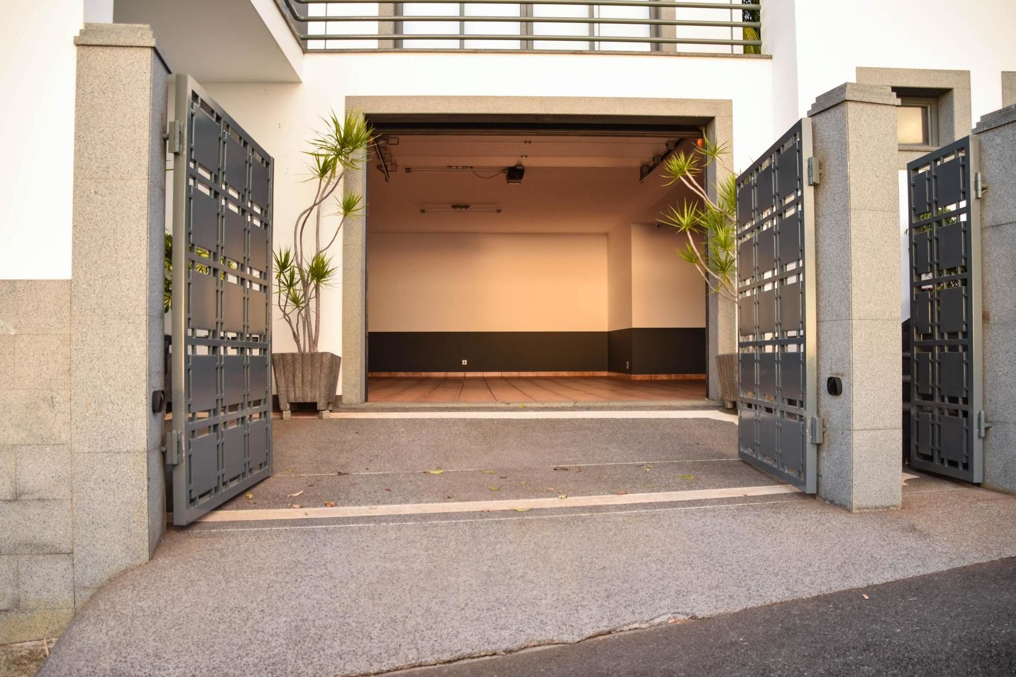 With 3 Bedrooms In With Wonderful Sea View Private Poo