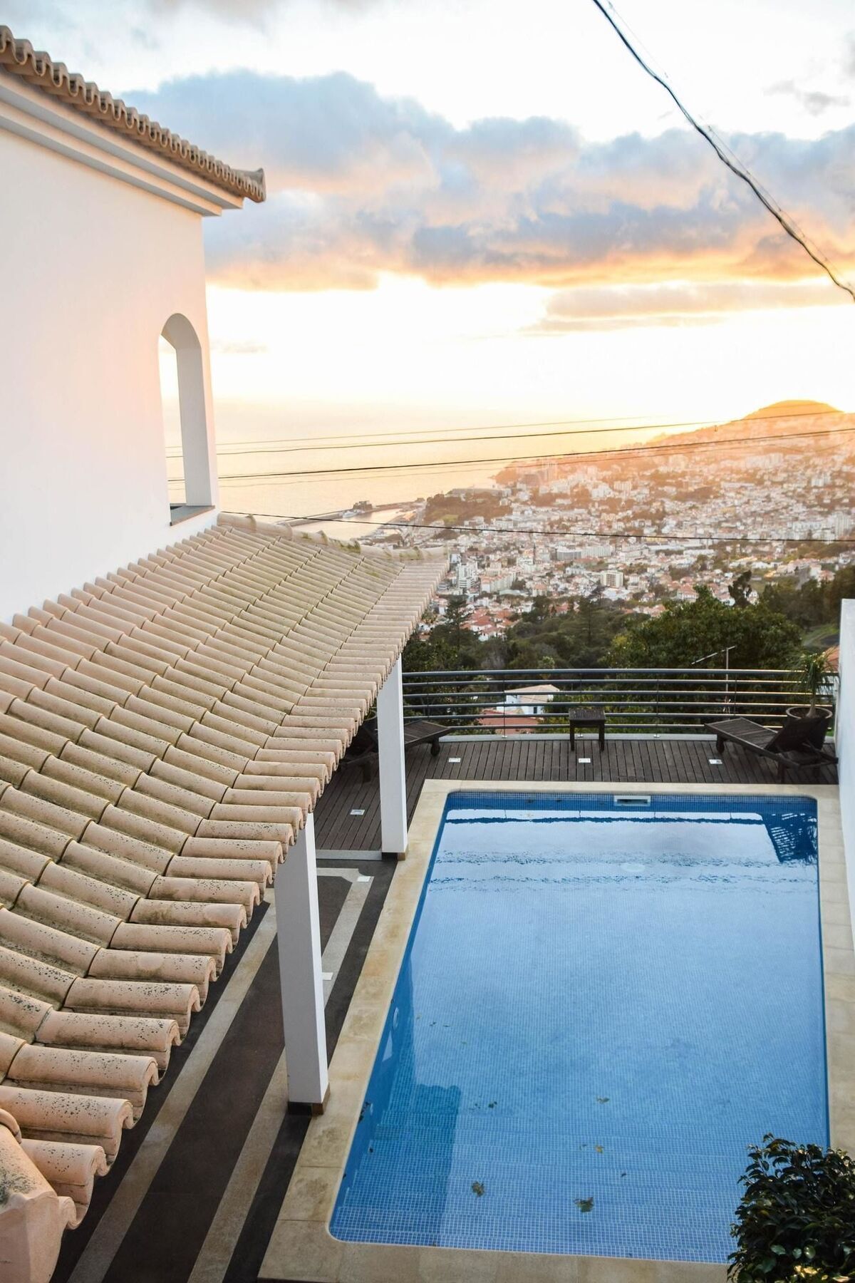 With 3 Bedrooms In With Wonderful Sea View Private Poo