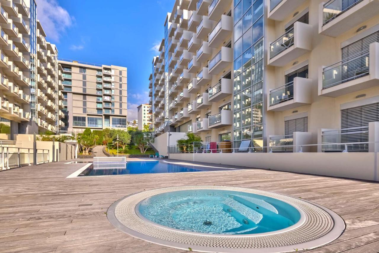 Blue Sky With Pool By Hr Madeira Apartment *
