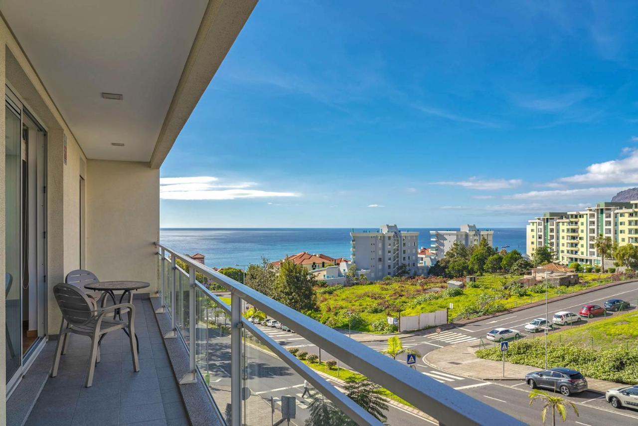 Blue Sky With Pool By Hr Madeira *