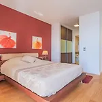 Modern Apartment Next To Forum Shopping, Near The Sea, Free Parking And Wifi