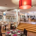 Deluxe Suites At Gardens