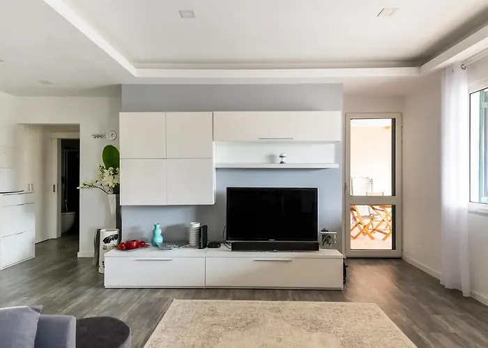 Lovely 1-Bedroom Apartment With Parking Ocean View