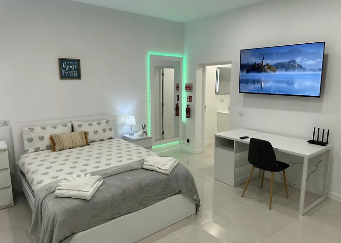 Funchal-Studio-Sleeps4-Freeparking