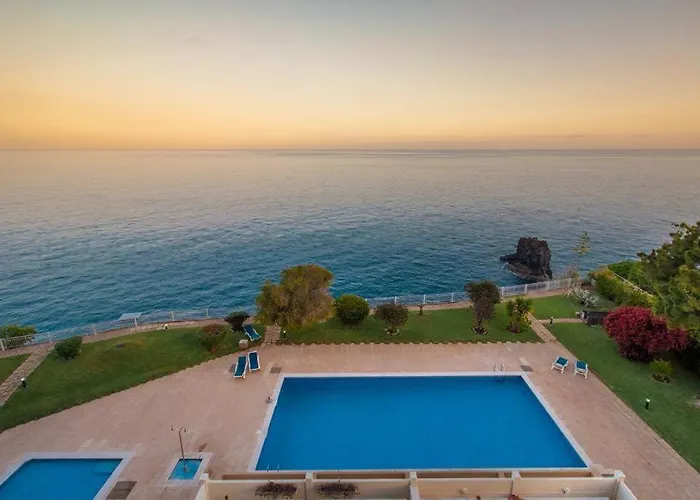 Sunny Getaway In Funchal