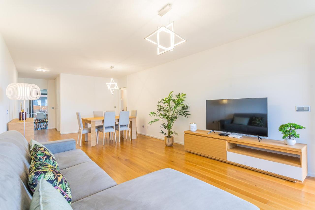 Apartment Flh Balcony Flat With Pool