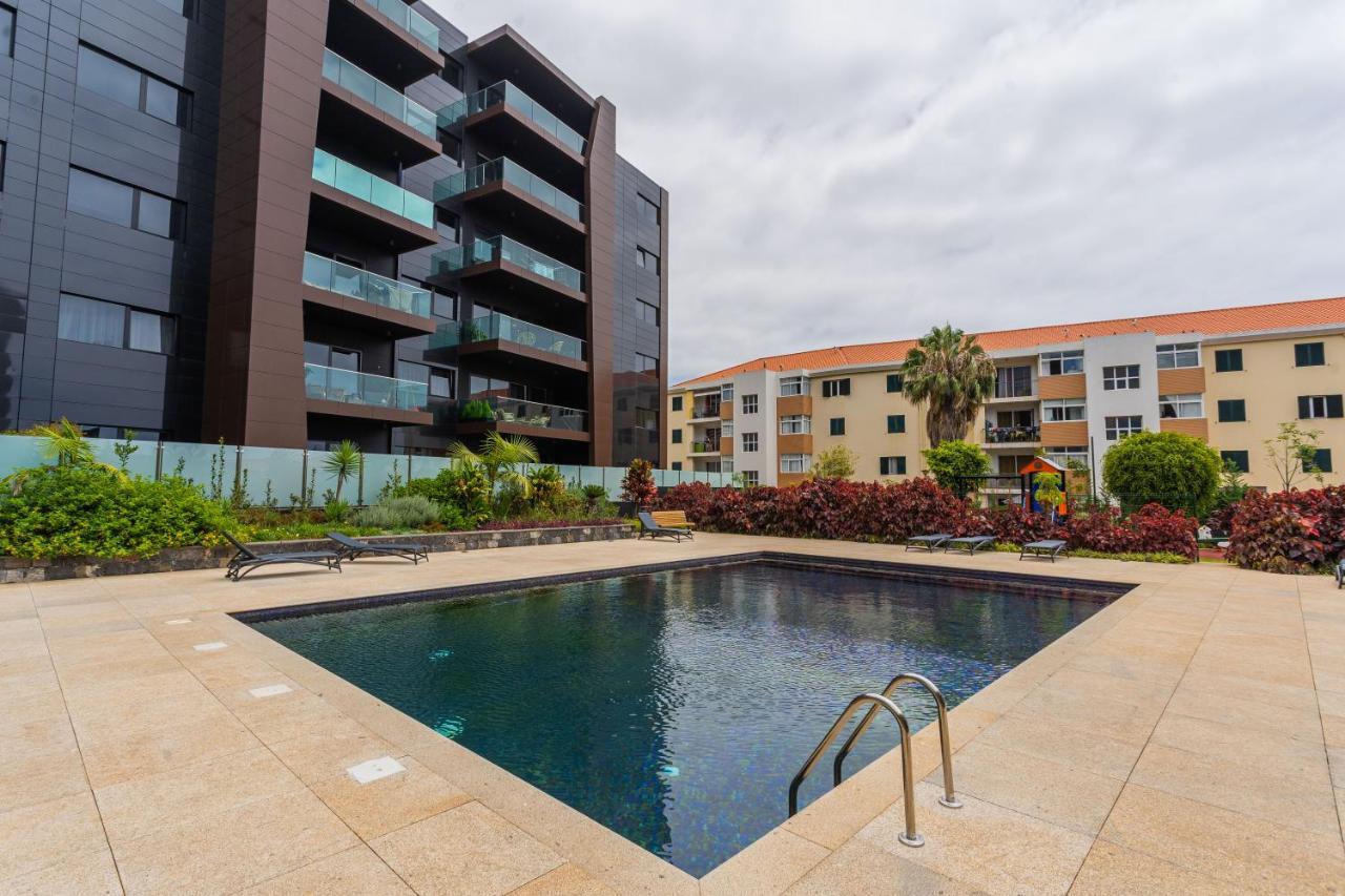 Flh Balcony Flat With Pool