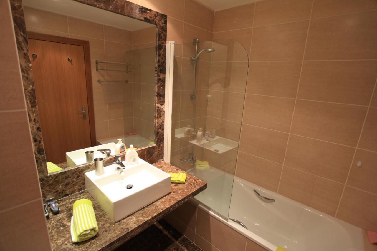 One Bedroom Holiday With Balcony And Pool Apartamento *