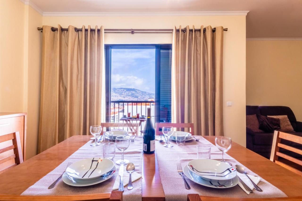 Lulina Two Bedroom By Alma Apartment