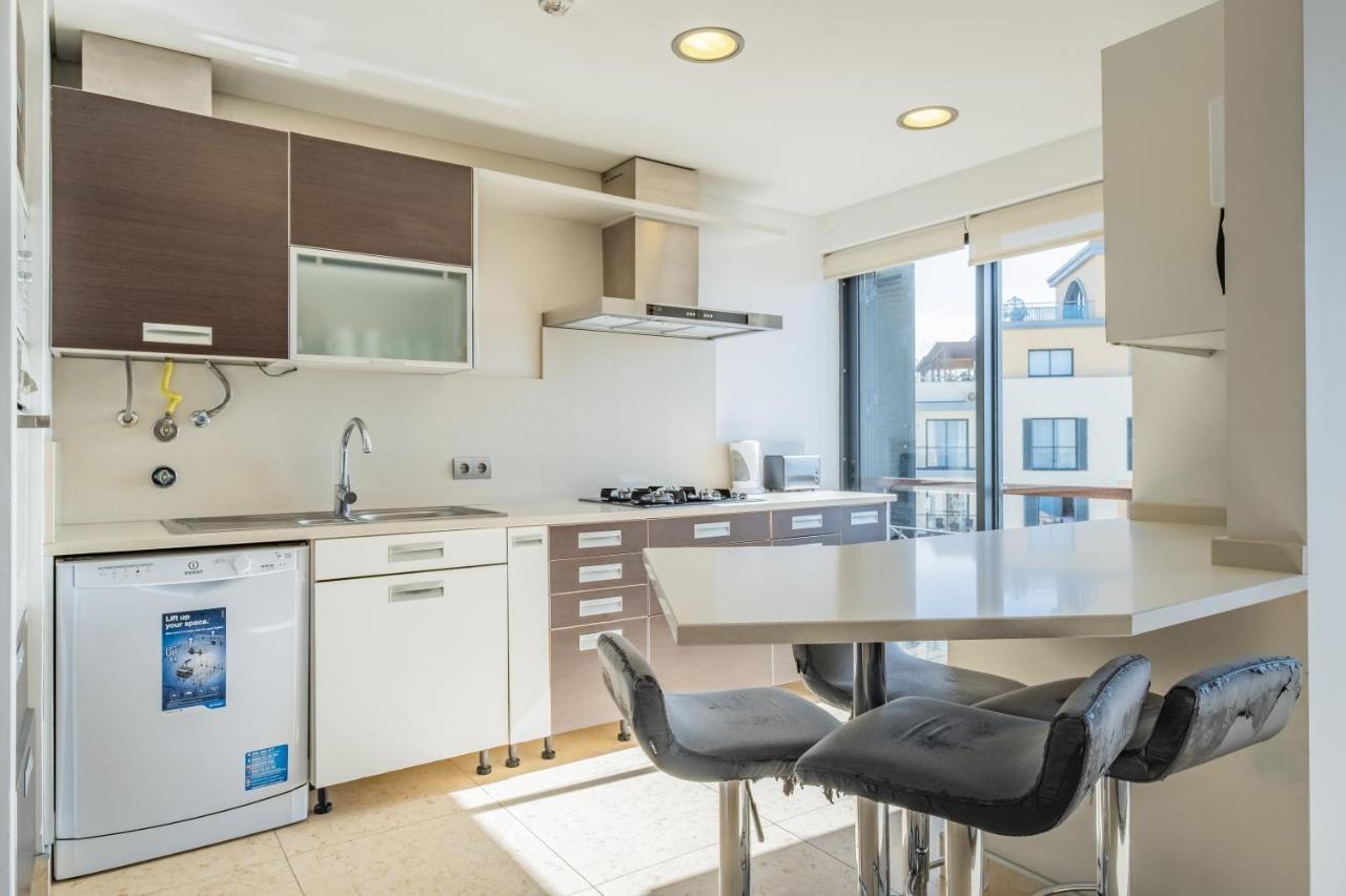 Apartment Modern Next To Forum Shopping, Near The Sea, Free Parking And Wifi Funchal (Madeira)