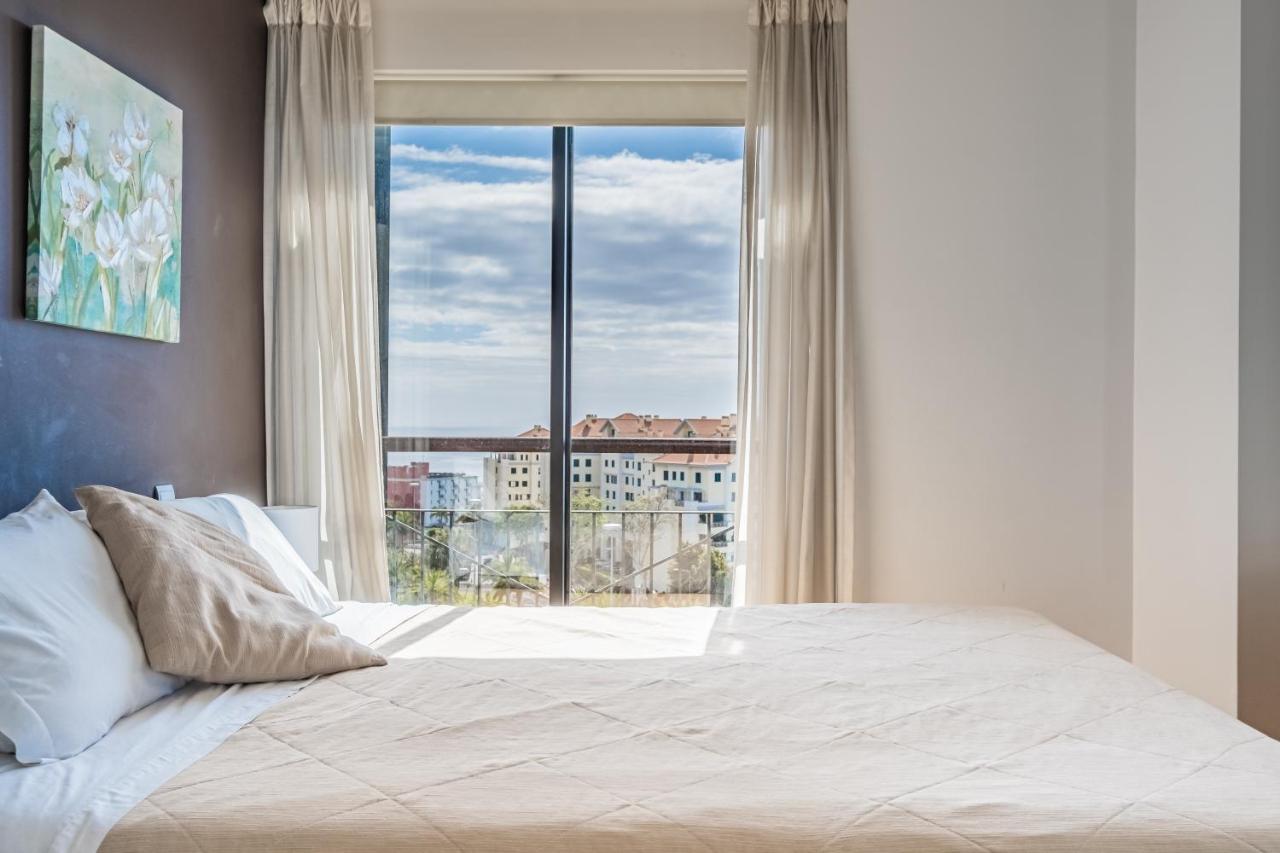 Modern Next To Forum Shopping, Near The Sea, Free Parking And Wifi * Funchal (Madeira)