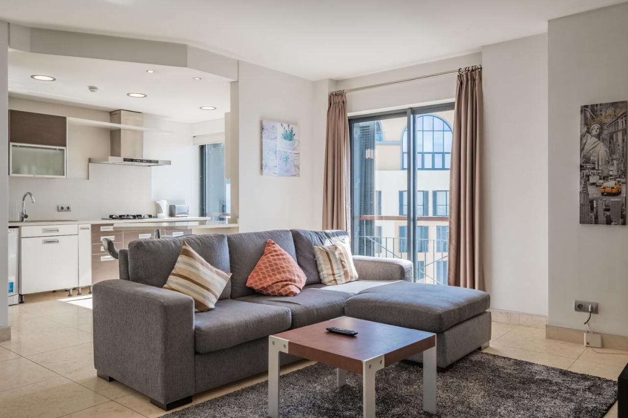 Modern Next To Forum Shopping, Near The Sea, Free Parking And Wifi Apartment *