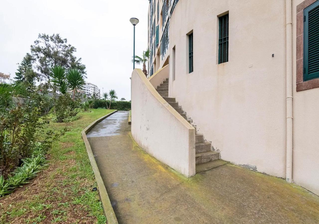 Apartment Lovely 1-bedroom With Parking Ocean View