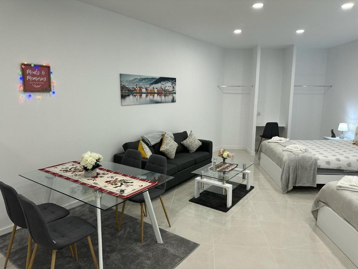 Funchal-studio-sleeps4-freeparking *