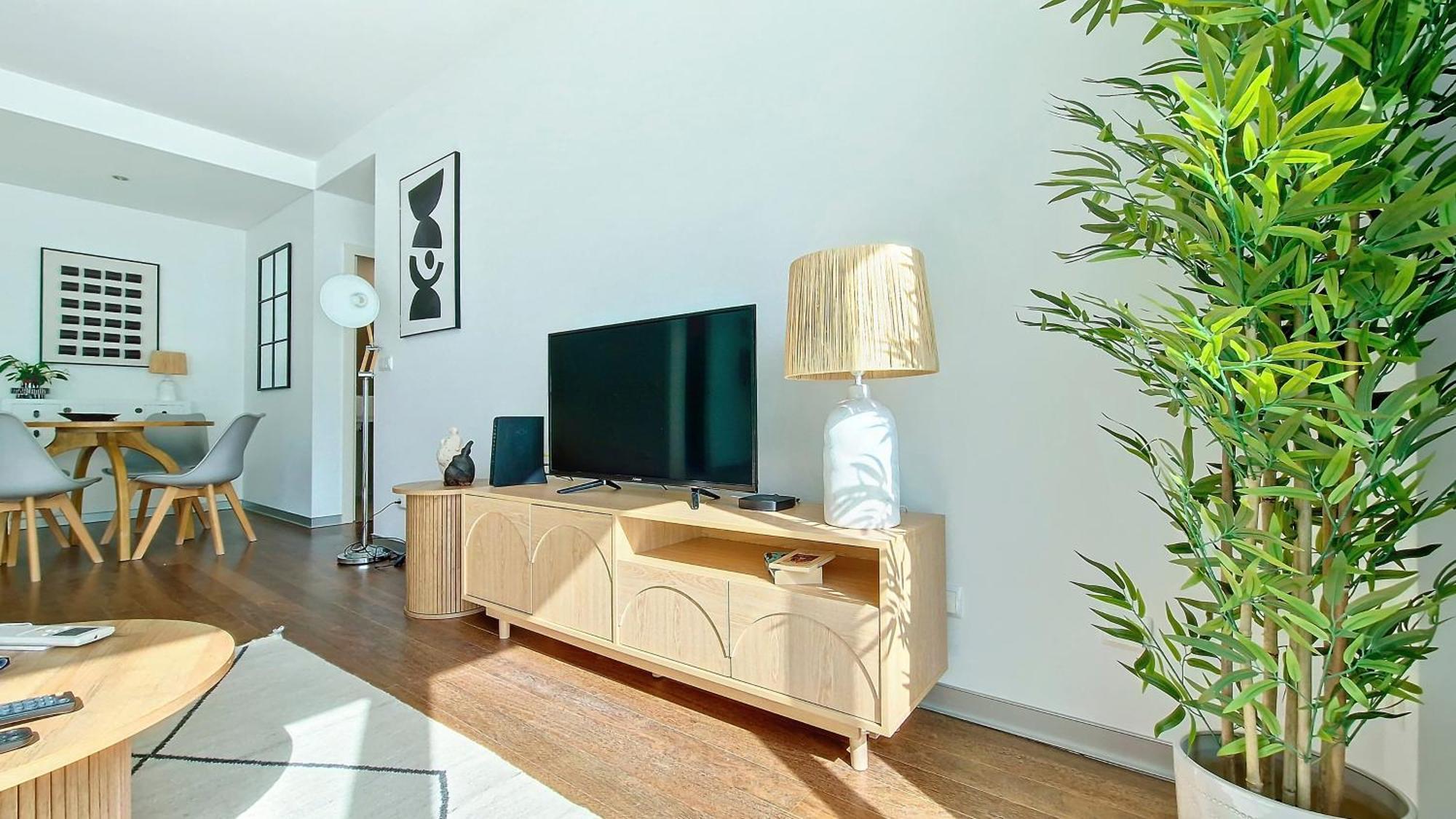 Upscales By Lovelystay - Private Parking Apartament