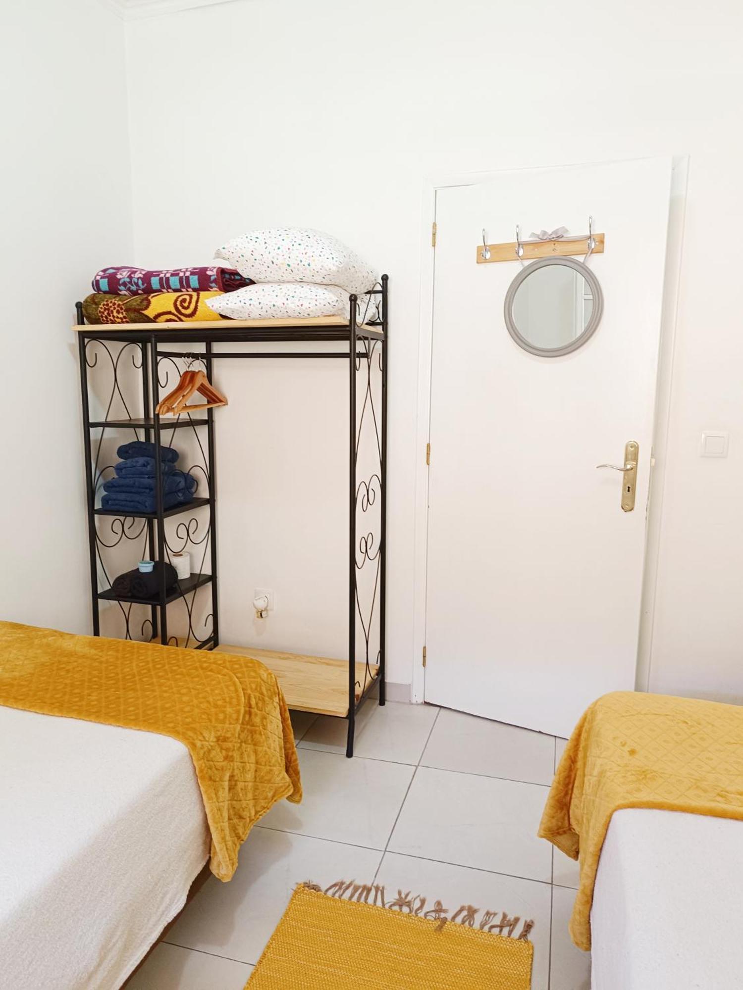 & Flower - Private Bedrooms * Funchal (Madeira)