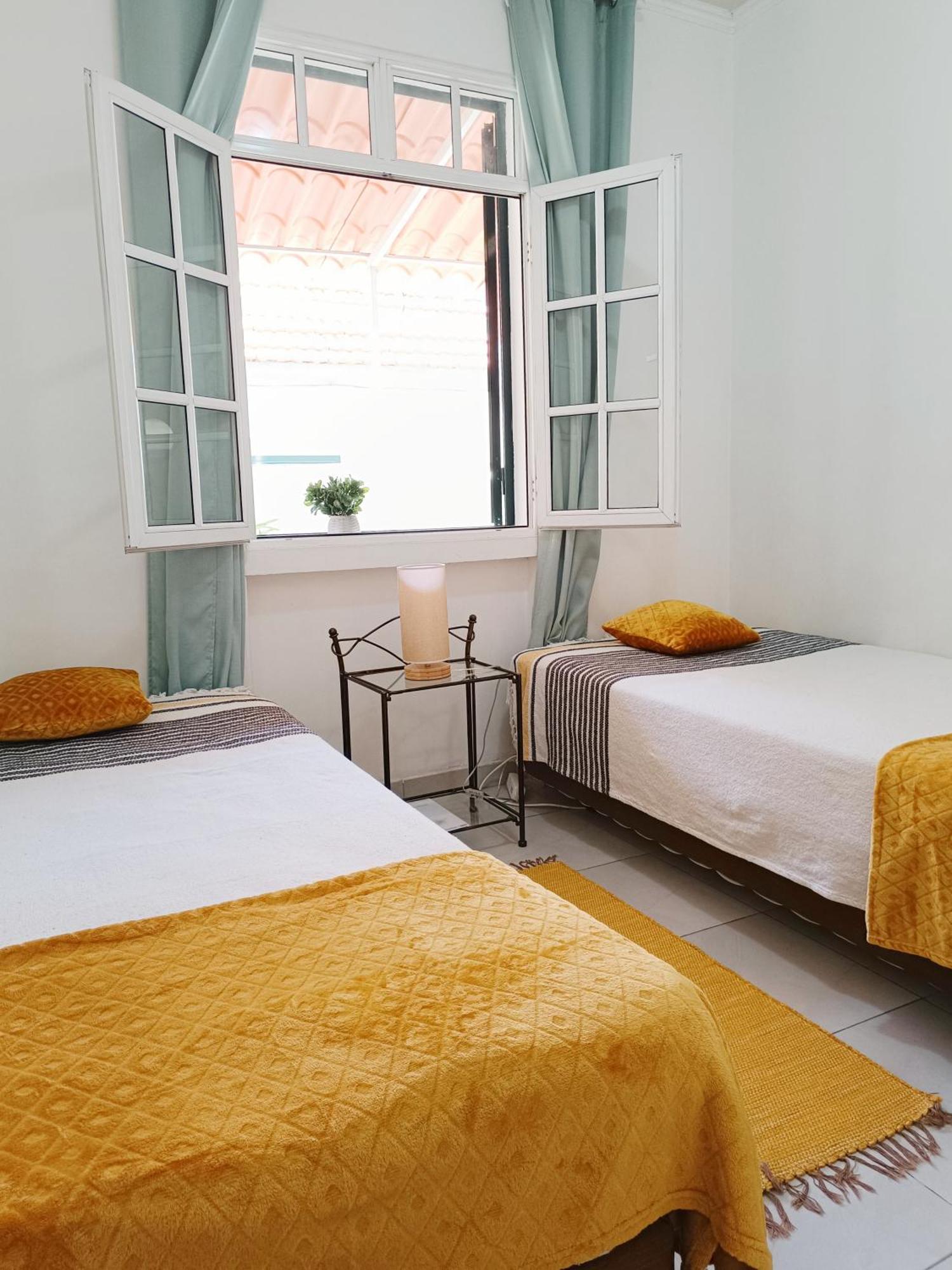 & Flower - Private Bedrooms * Funchal (Madeira)