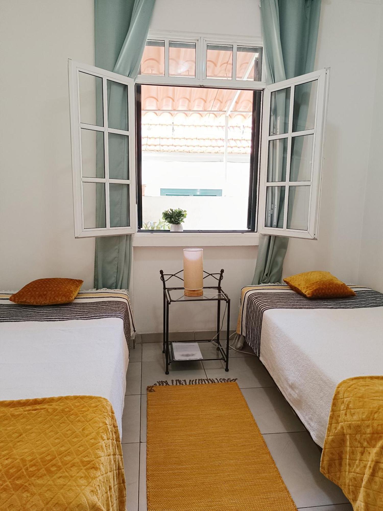 & Flower - Private Bedrooms *