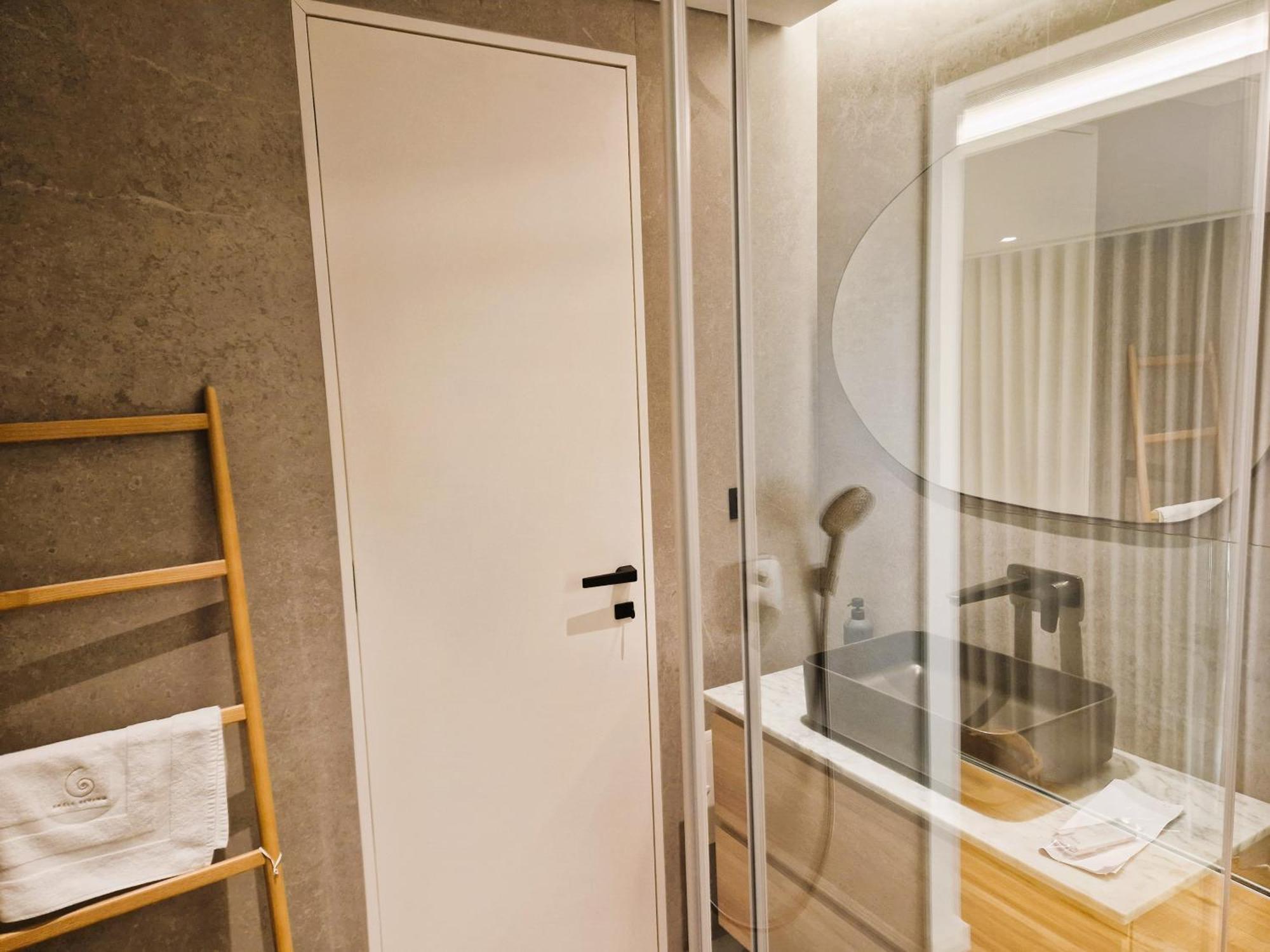 Shell Living - Infinity Loft * Funchal (Madeira)