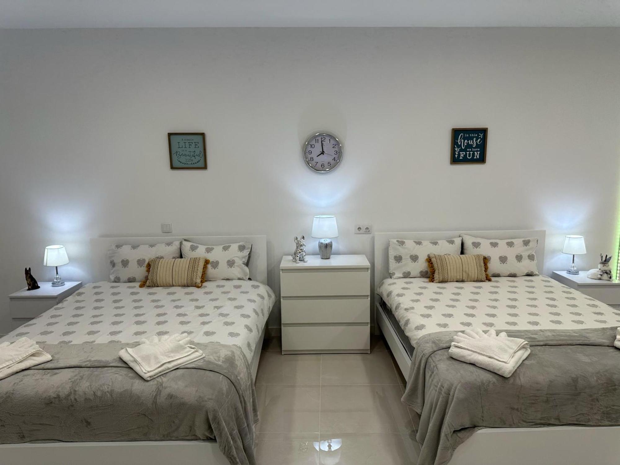 Funchal-studio-sleeps4-freeparking Apartment