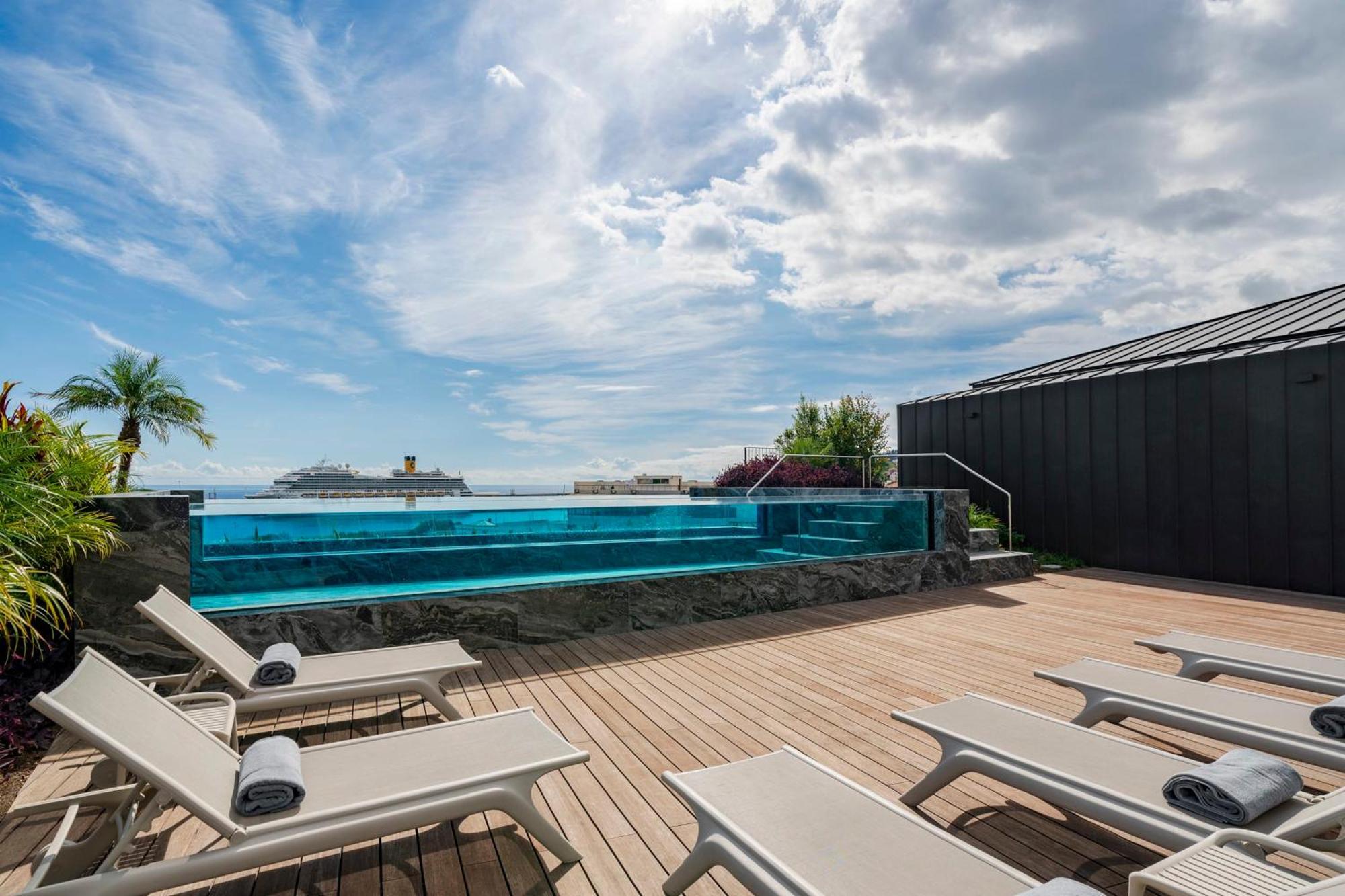Savoy Insular Ii By An Island Apartment