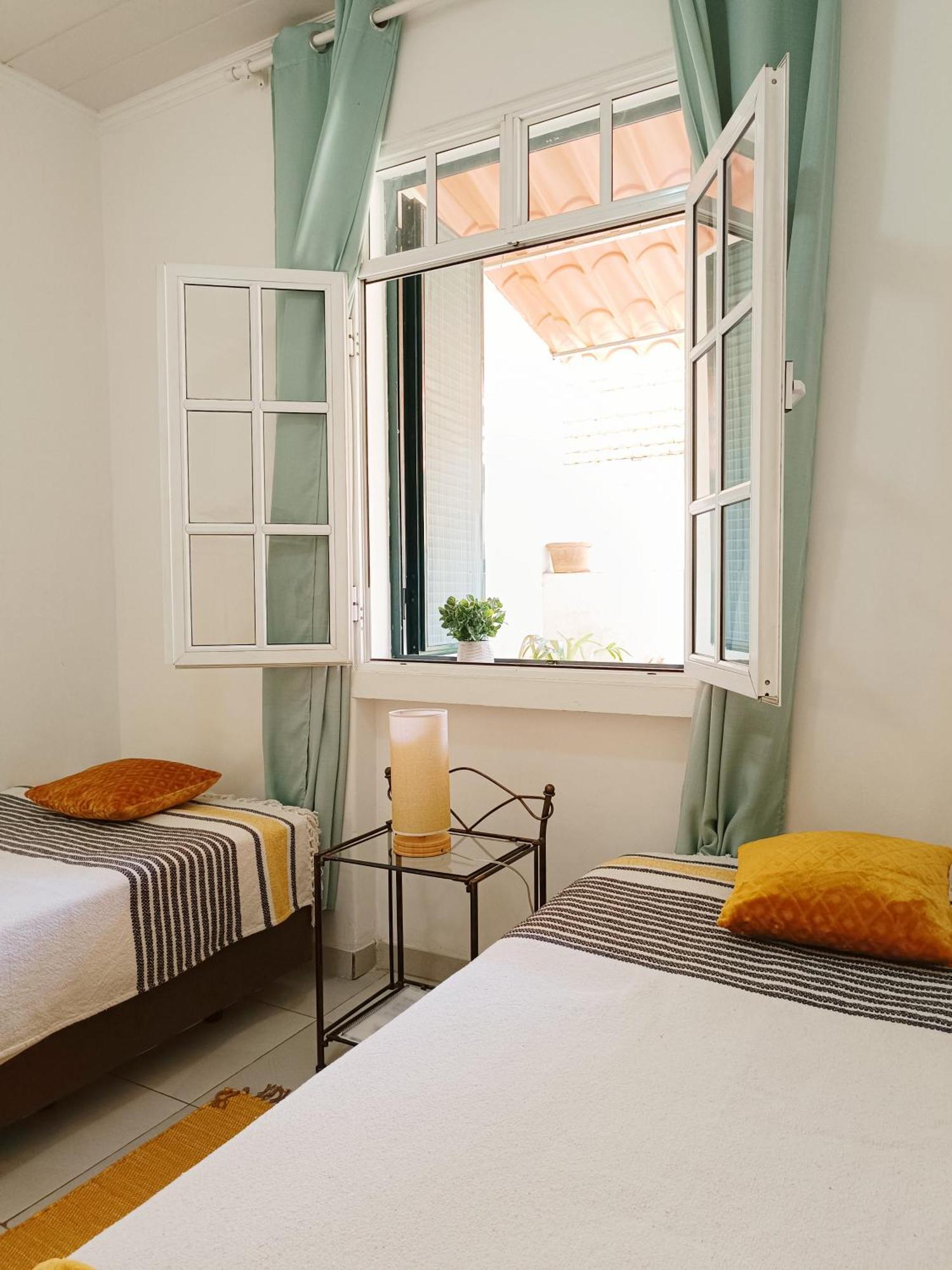 & Flower - Private Bedrooms Nhà khách *