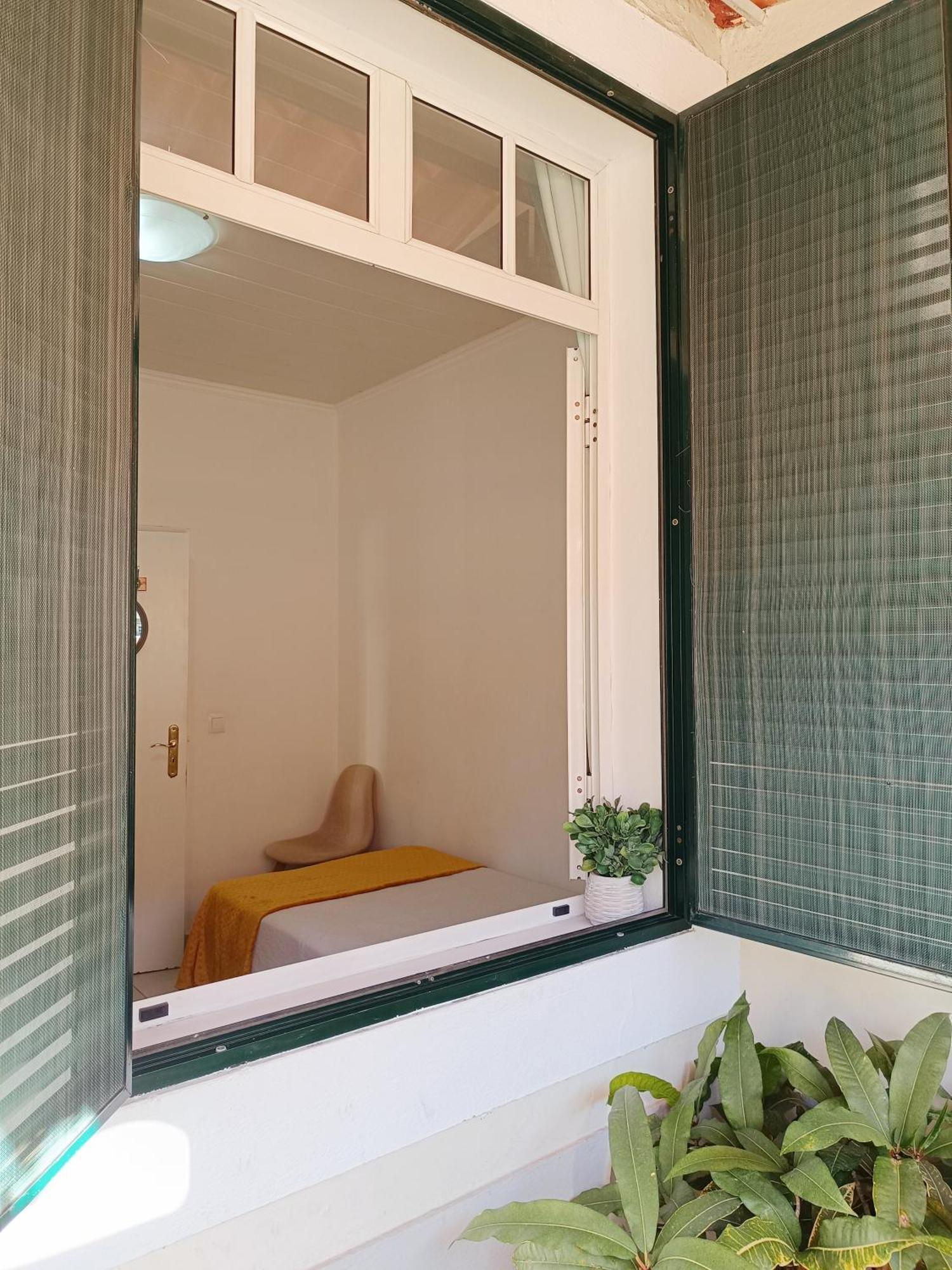 & Flower - Private Bedrooms *