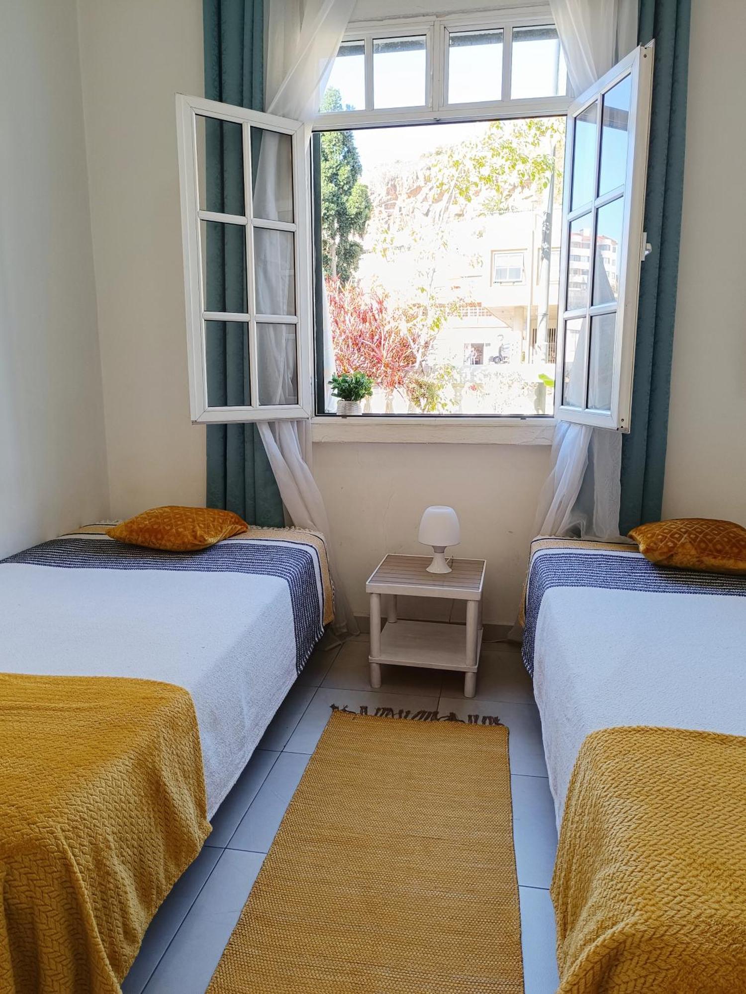 & Flower - Private Bedrooms Nhà khách Funchal (Madeira)