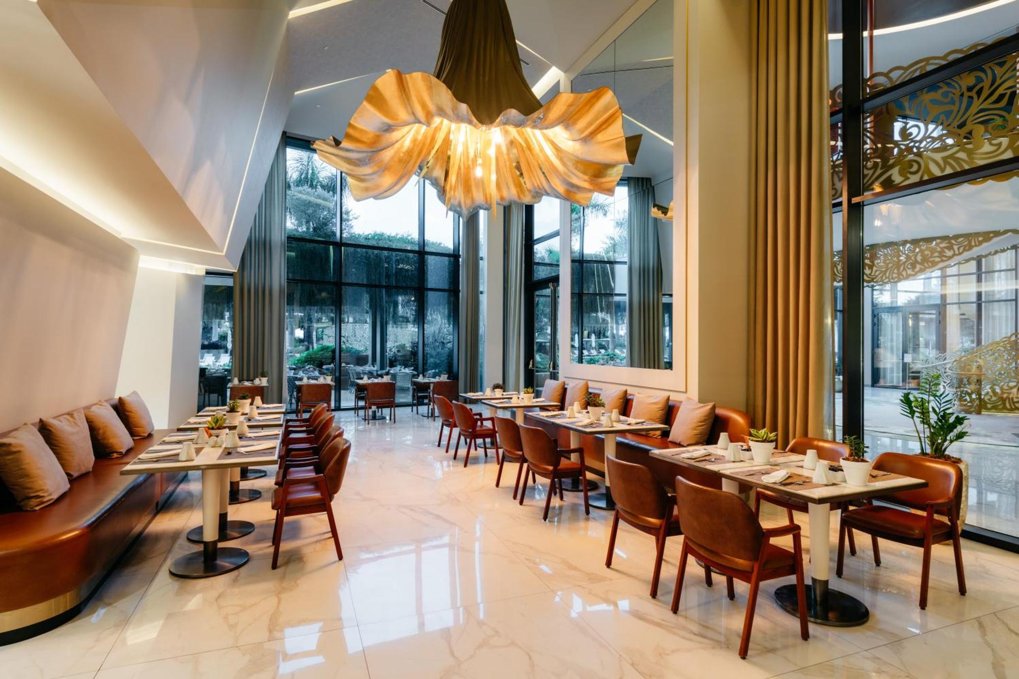Khách sạn Savoy Palace - The Leading Of The World - Savoy Signature 5*