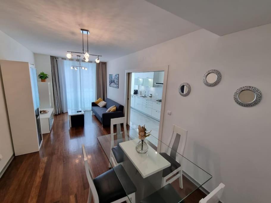 Apartment Centrum - La Vie With Parking! *