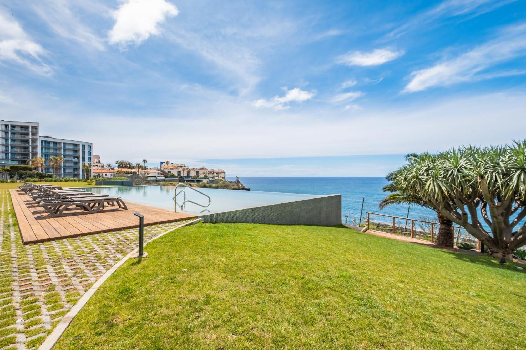 Acquas Bliss By Madeira Sun Travel * Funchal (Madeira)