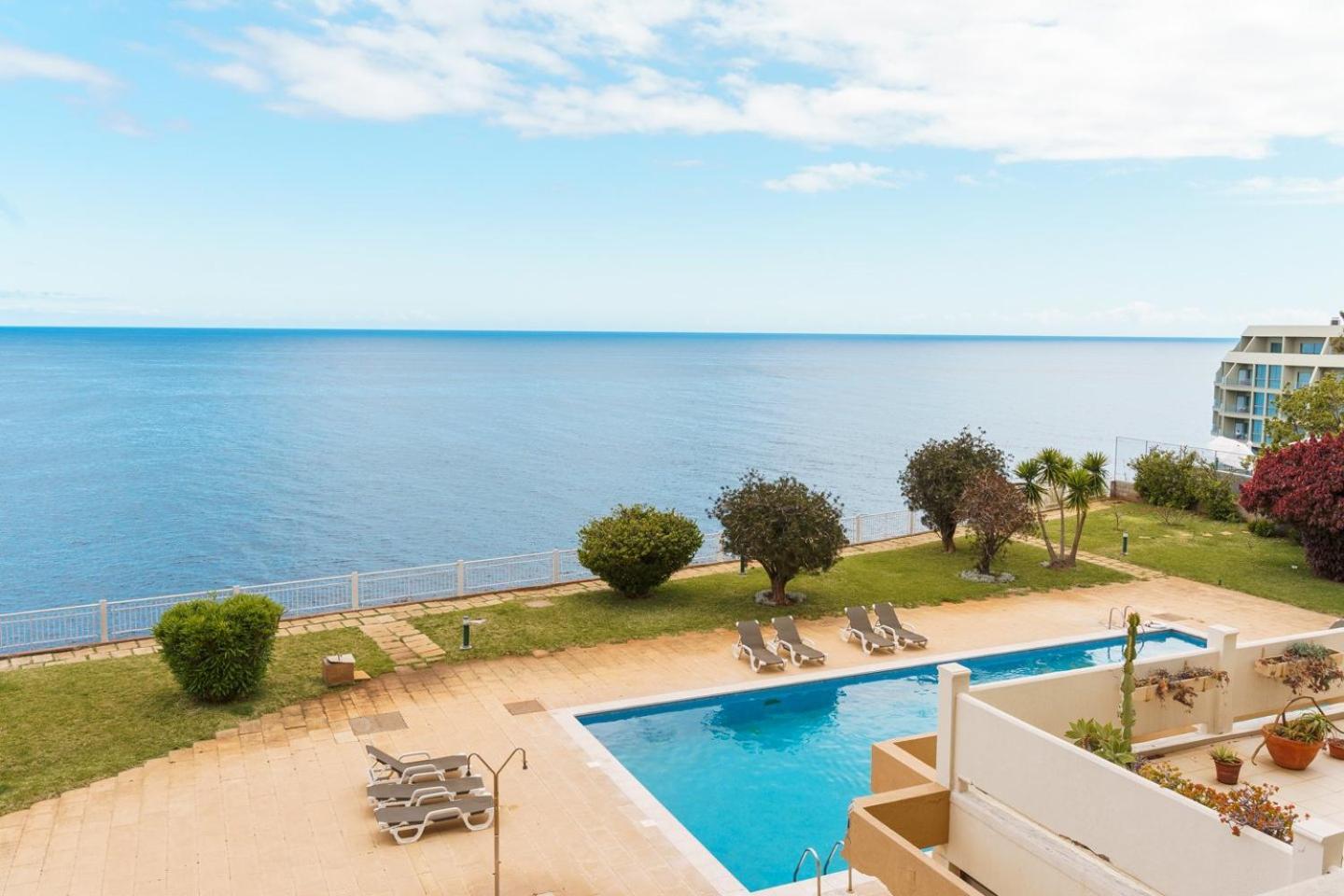 Sunny Getaway In Funchal *