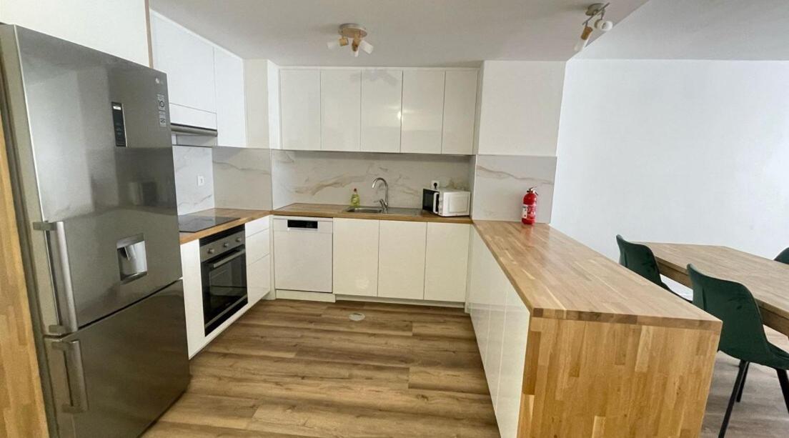 Peaceful Beachside Penthouse - 3 Bed 608