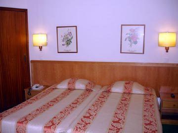 Do Centro Khách sạn 3*