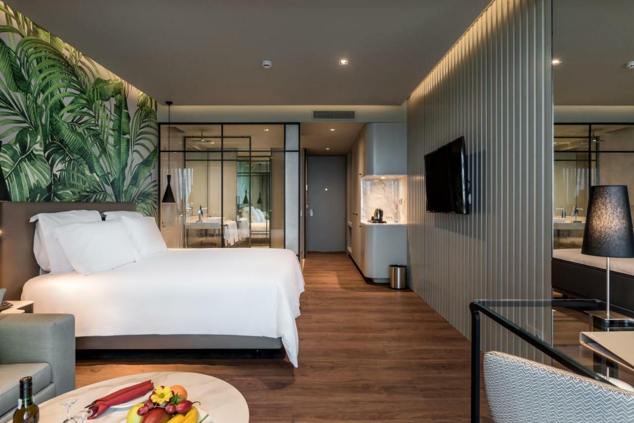 Deluxe Suites At Gardens Hotel