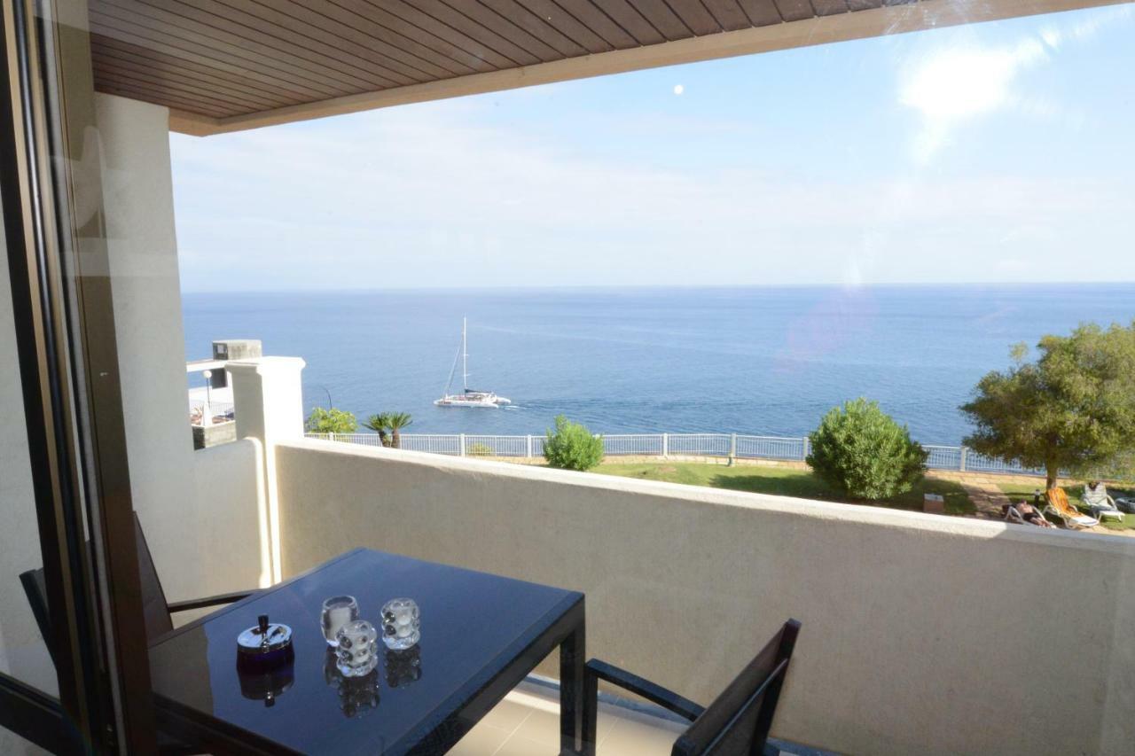 Sunny Getaway In Funchal