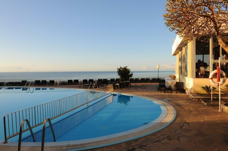 Guest house Duas Torres - *